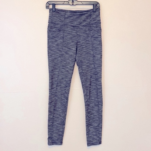 Athleta gray marled leggings. Wide 4” waistband. Size Small
C - Picture 11 of 12